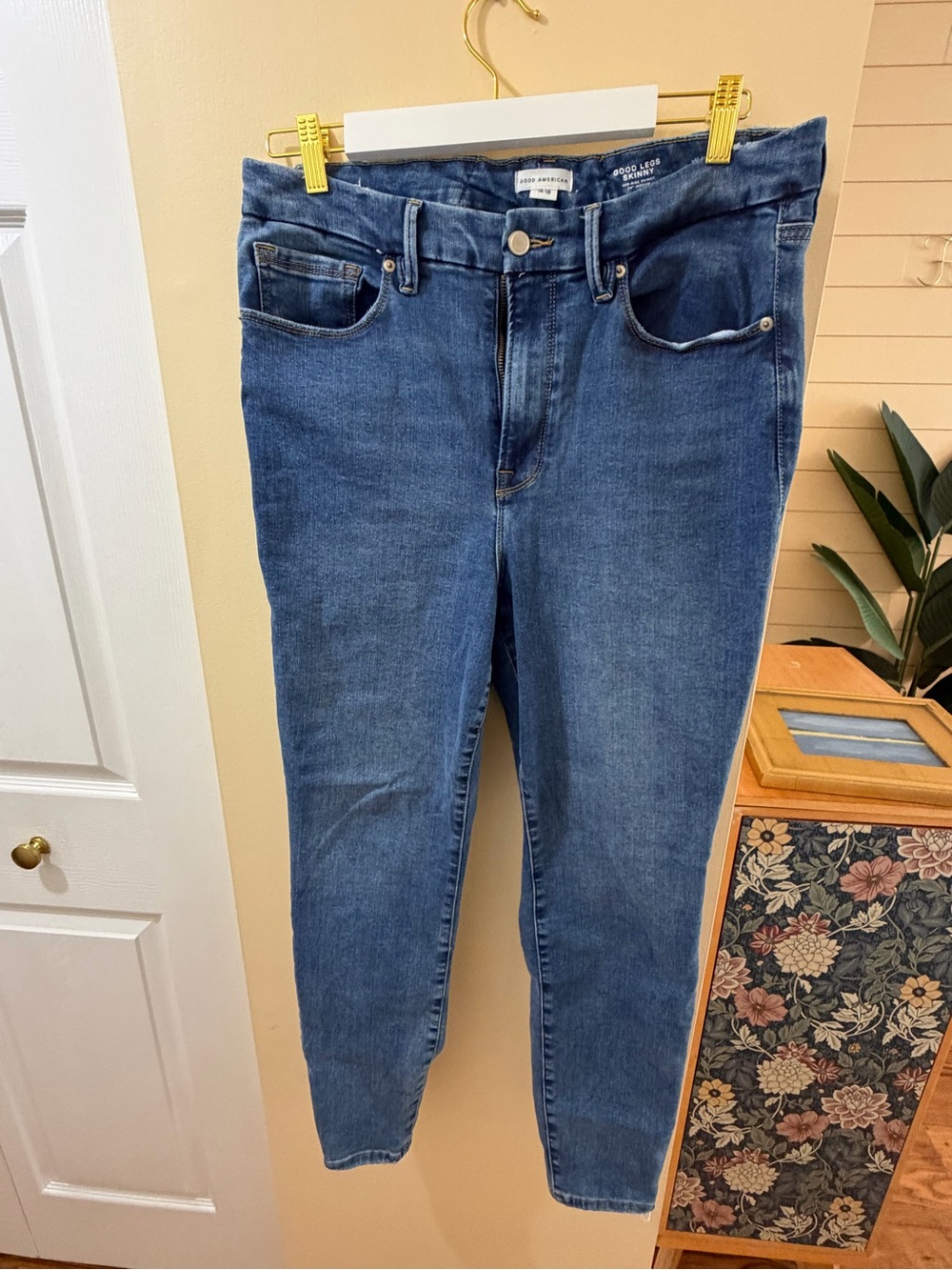 Good American Skinny High-Rise Good Legs Jeans in Medium Blue